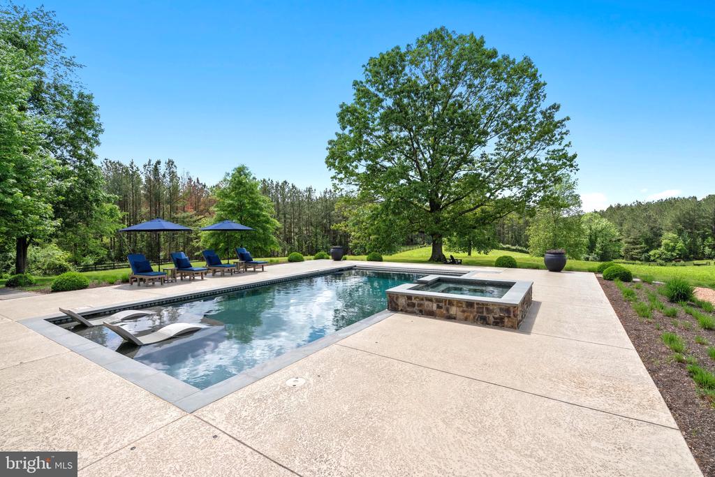 8398 LEES RIDGE ROAD