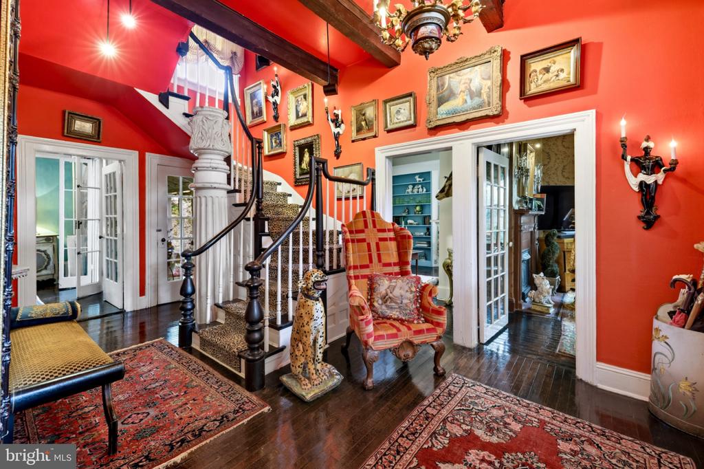 330 ALEXANDRIA PIKE