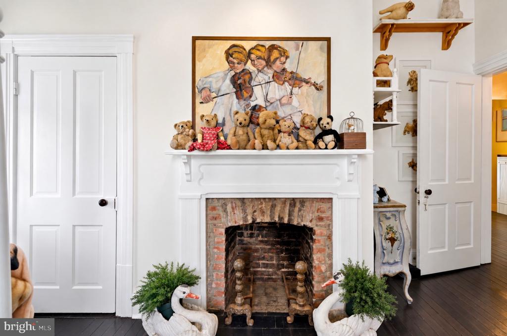 330 ALEXANDRIA PIKE