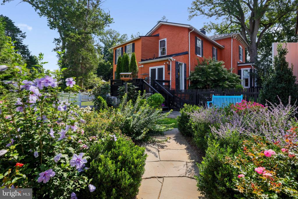 330 ALEXANDRIA PIKE
