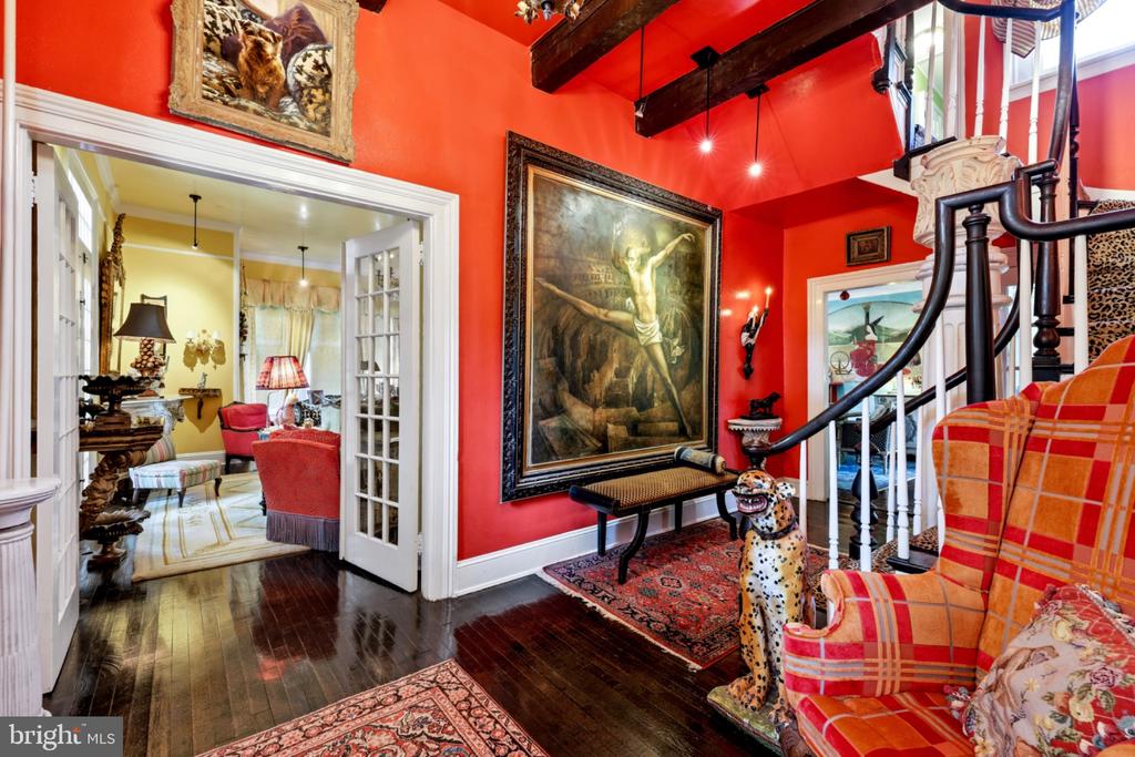 330 ALEXANDRIA PIKE