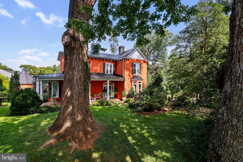 330 ALEXANDRIA PIKE
