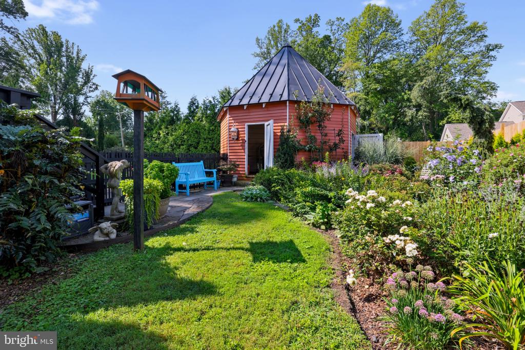 330 ALEXANDRIA PIKE