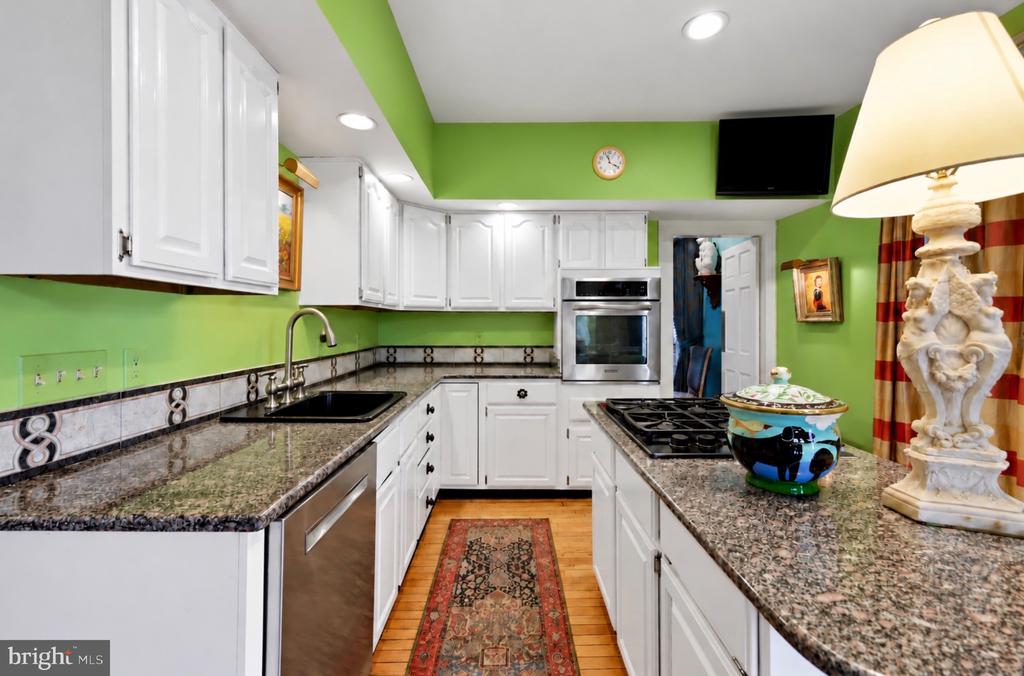 330 ALEXANDRIA PIKE