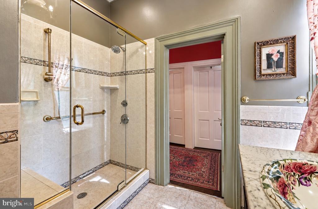 330 ALEXANDRIA PIKE