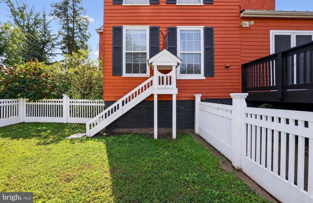 330 ALEXANDRIA PIKE