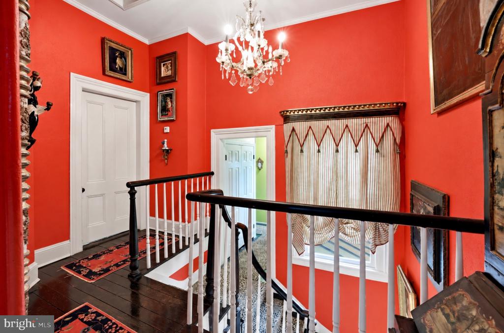 330 ALEXANDRIA PIKE