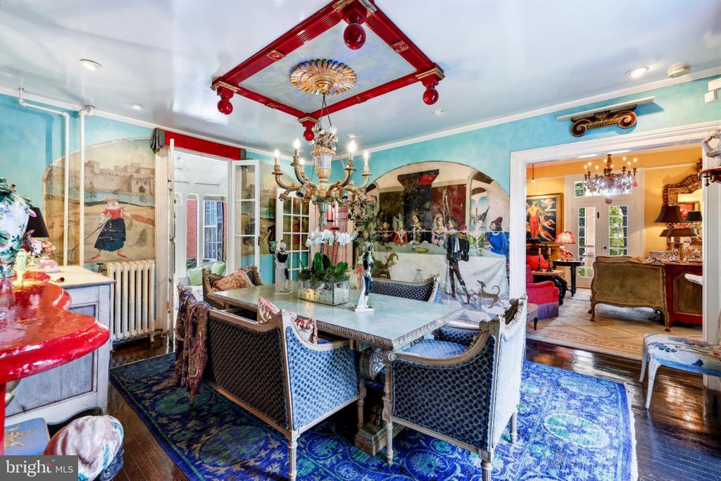 330 ALEXANDRIA PIKE