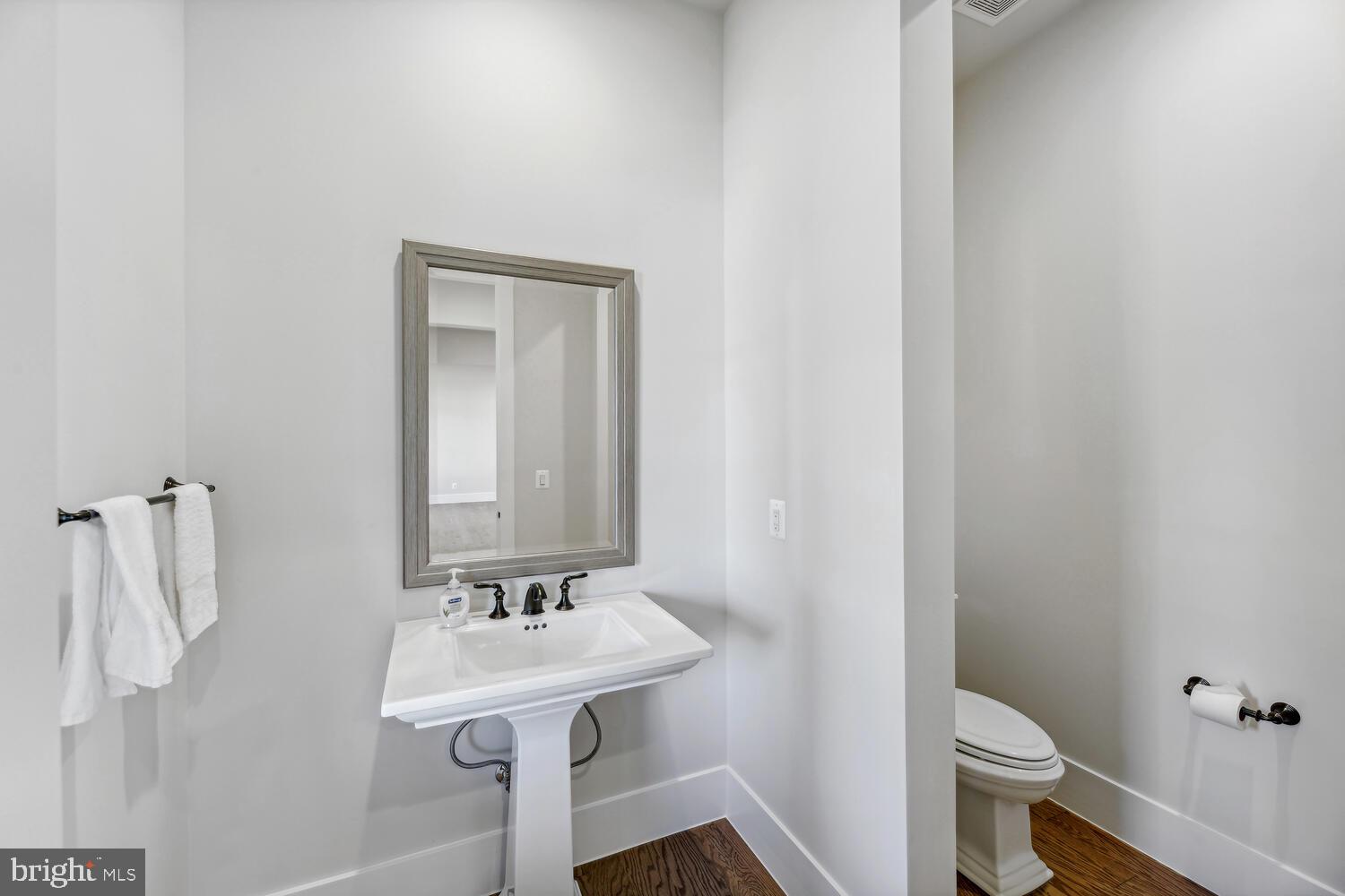 661 STRATFORD HILL COURT