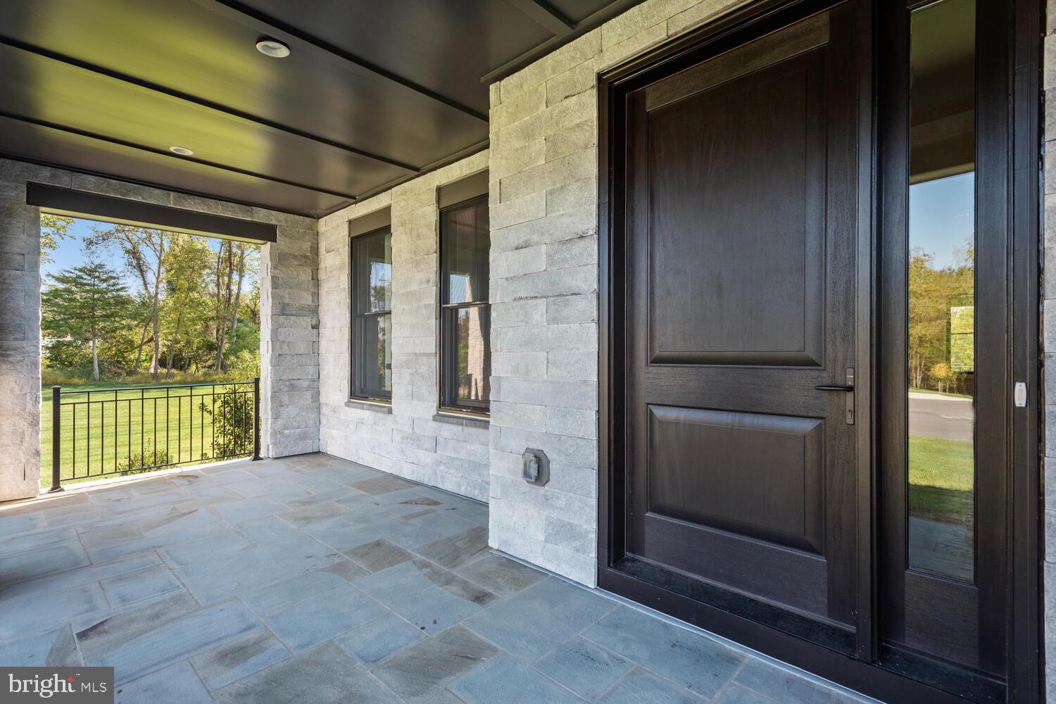 661 STRATFORD HILL COURT