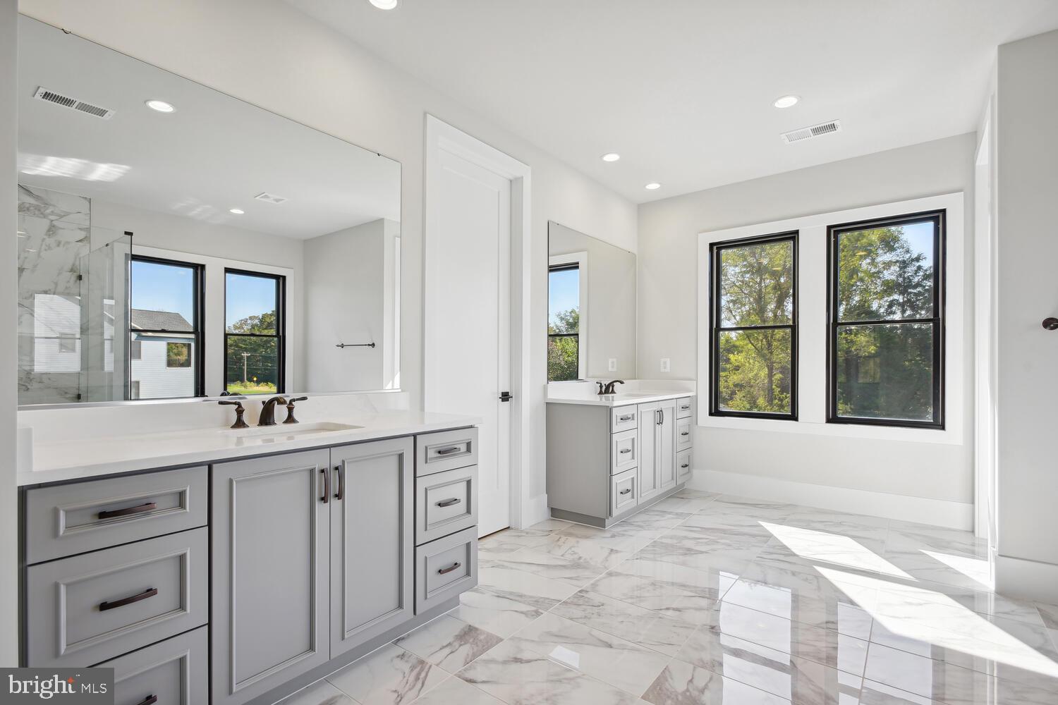 661 STRATFORD HILL COURT