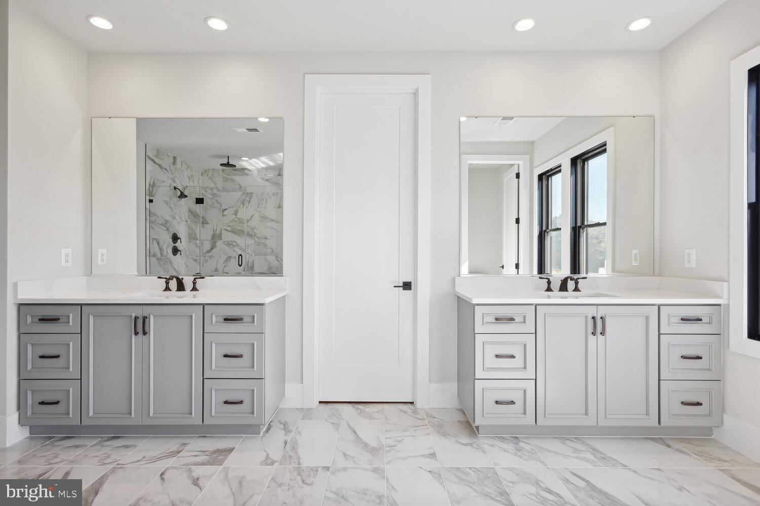 661 STRATFORD HILL COURT