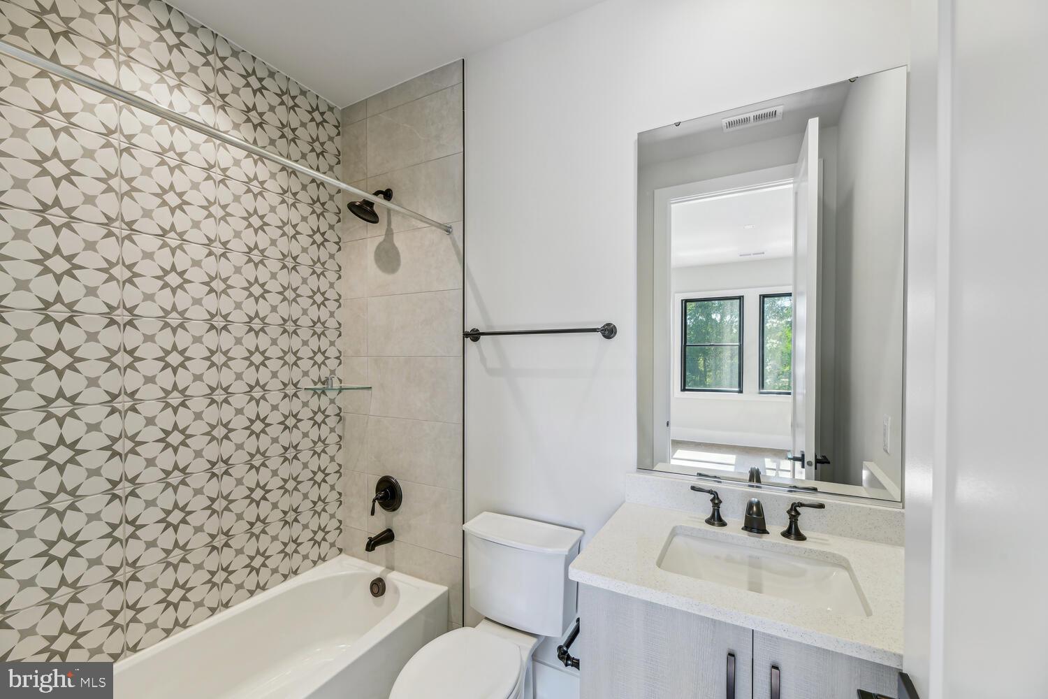 661 STRATFORD HILL COURT