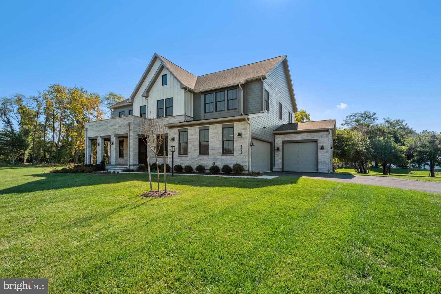 661 STRATFORD HILL COURT