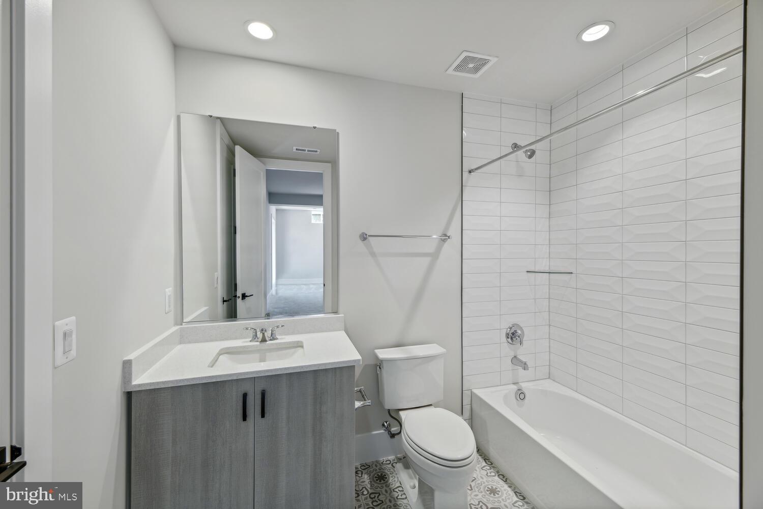 661 STRATFORD HILL COURT