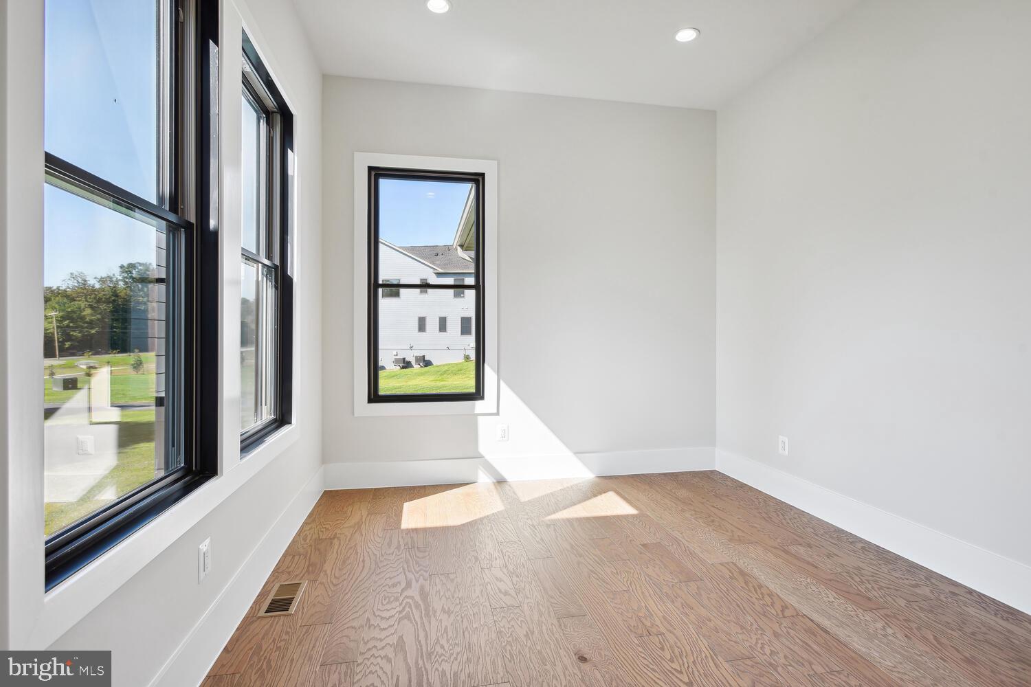 661 STRATFORD HILL COURT