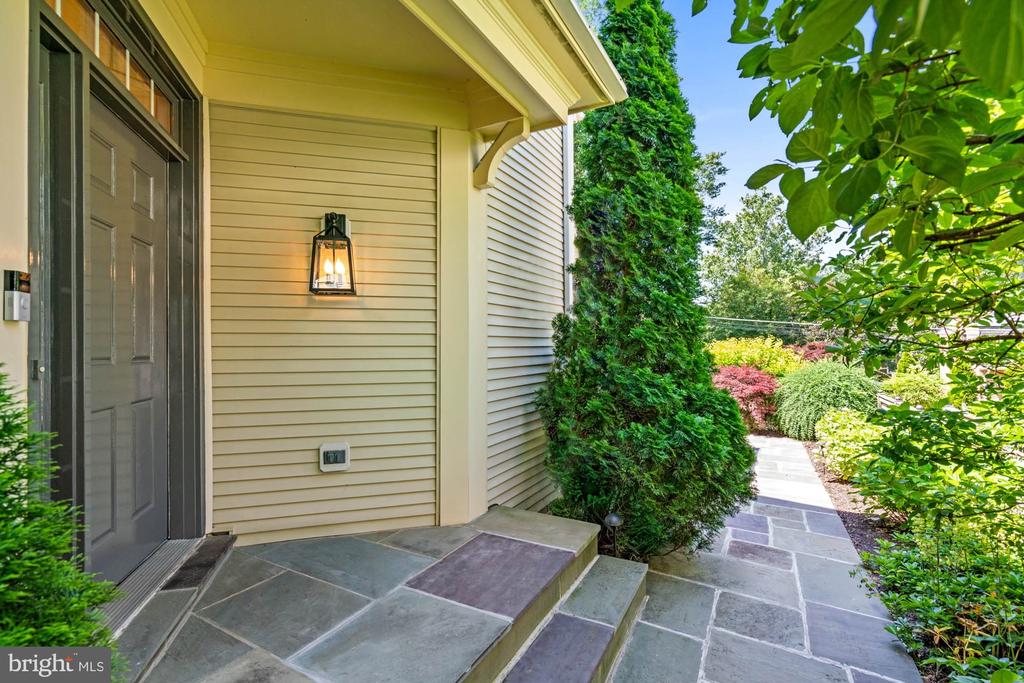 1249 BEVERLY ROAD