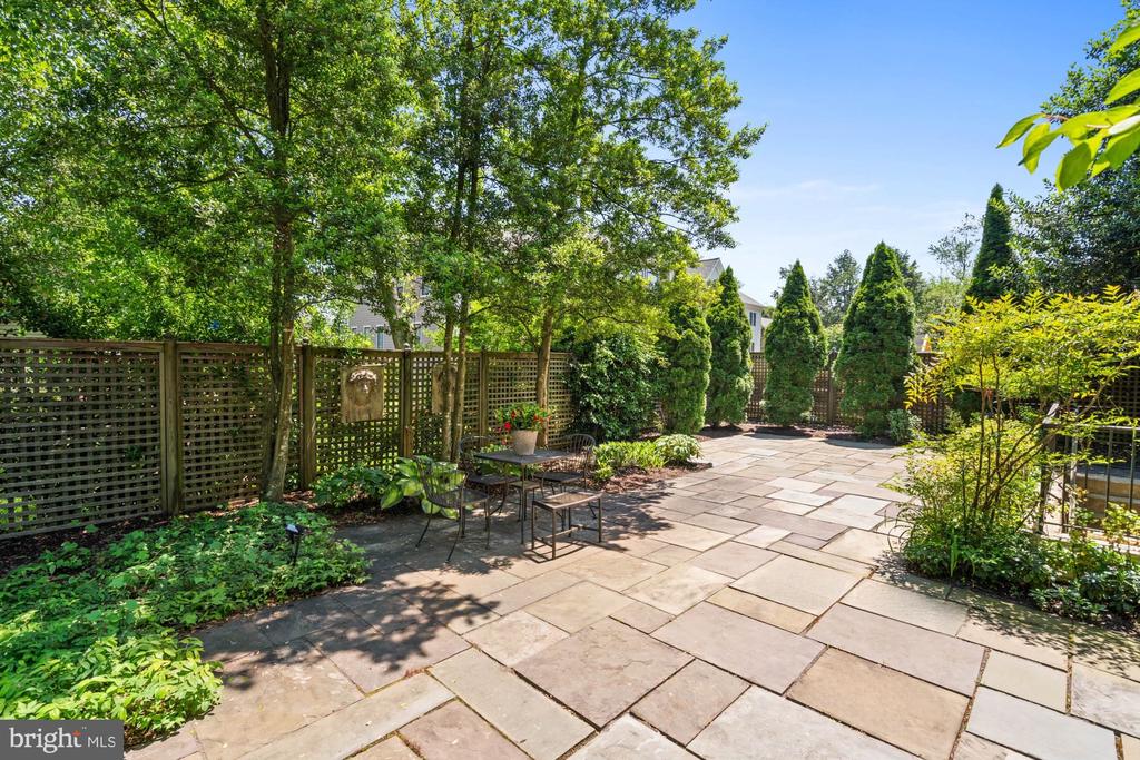 1249 BEVERLY ROAD