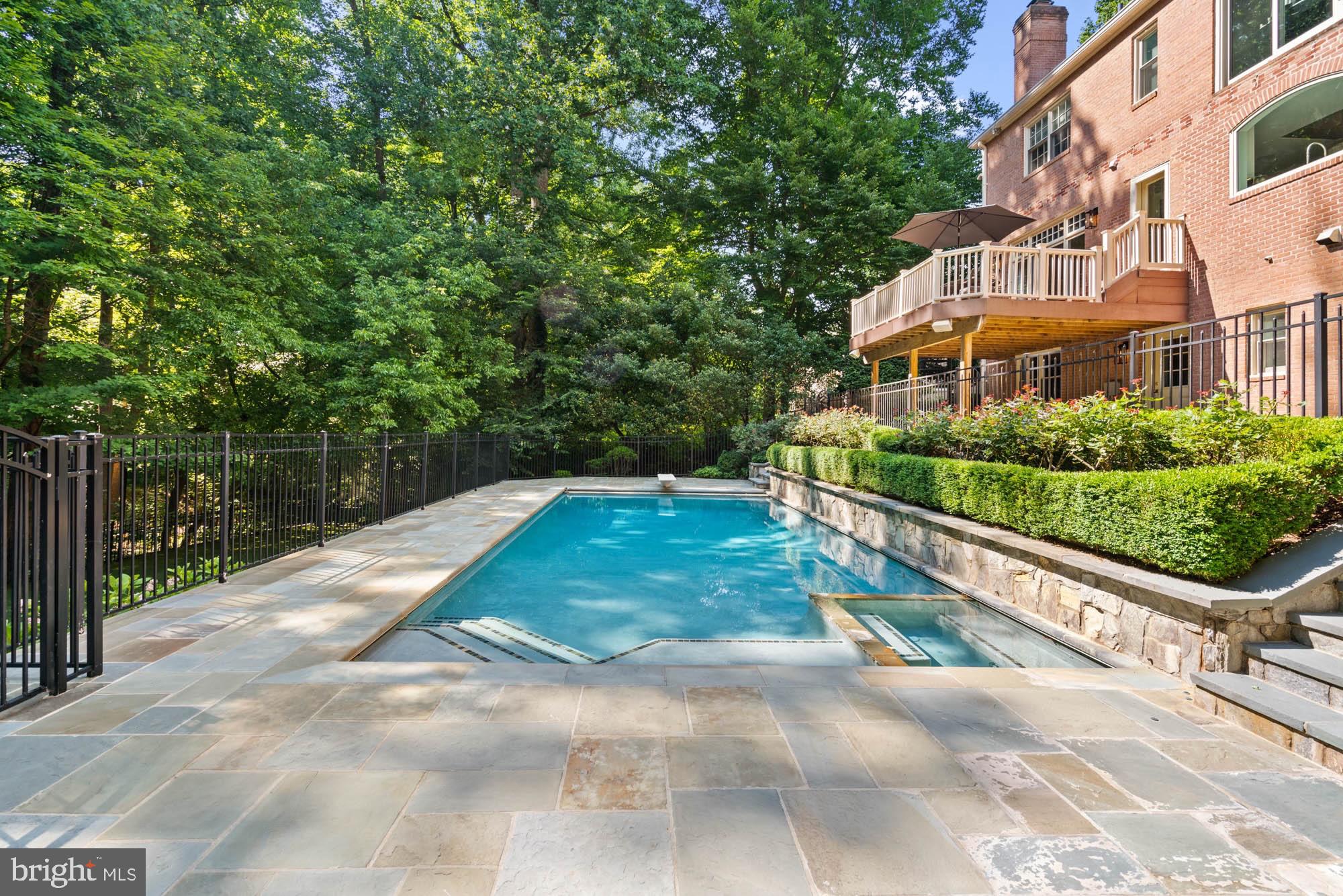 632 RIVERCREST DRIVE