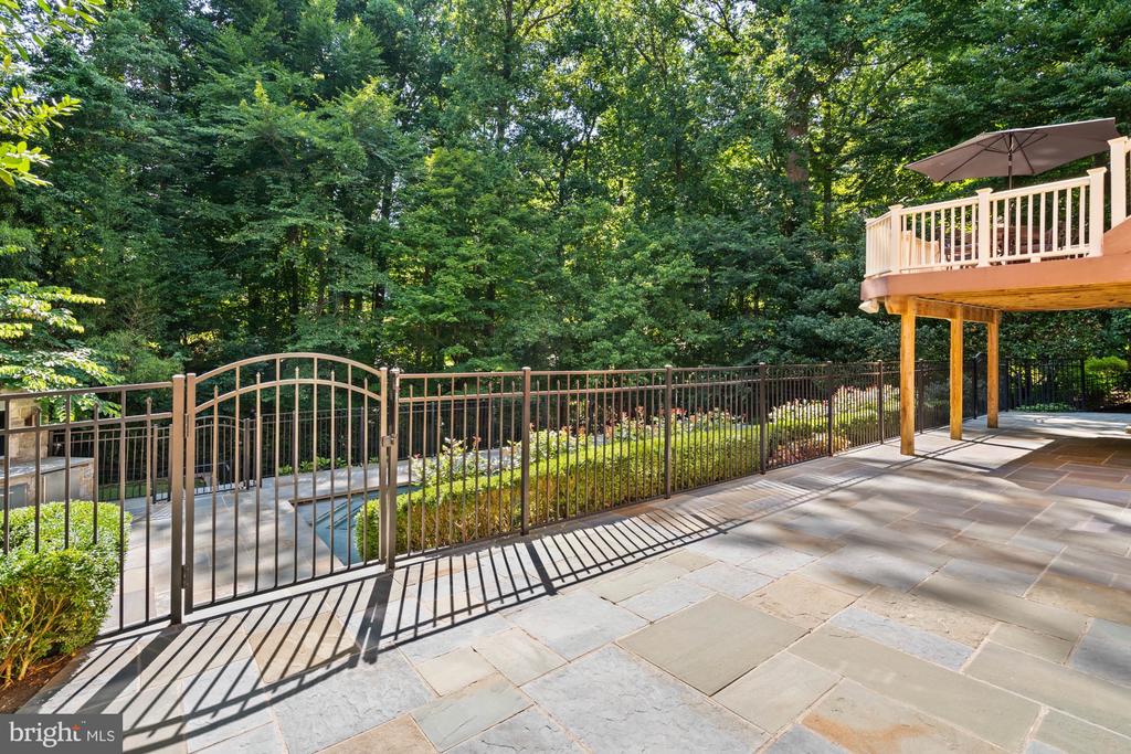 632 RIVERCREST DRIVE