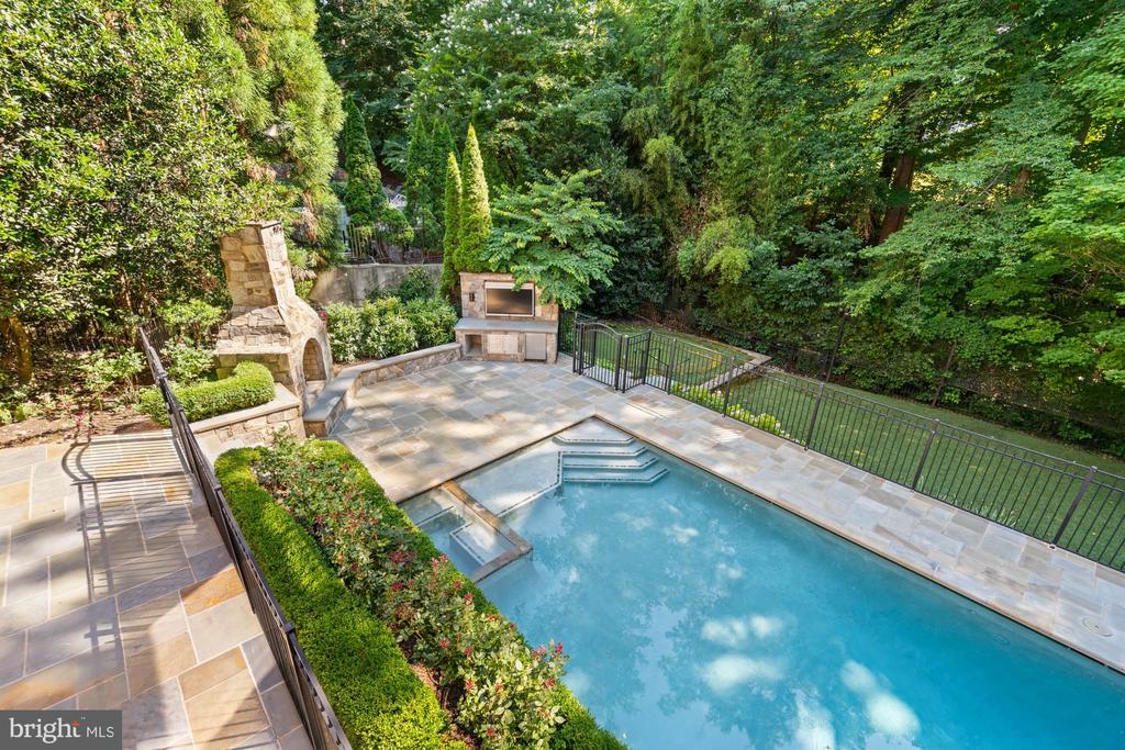 632 RIVERCREST DRIVE