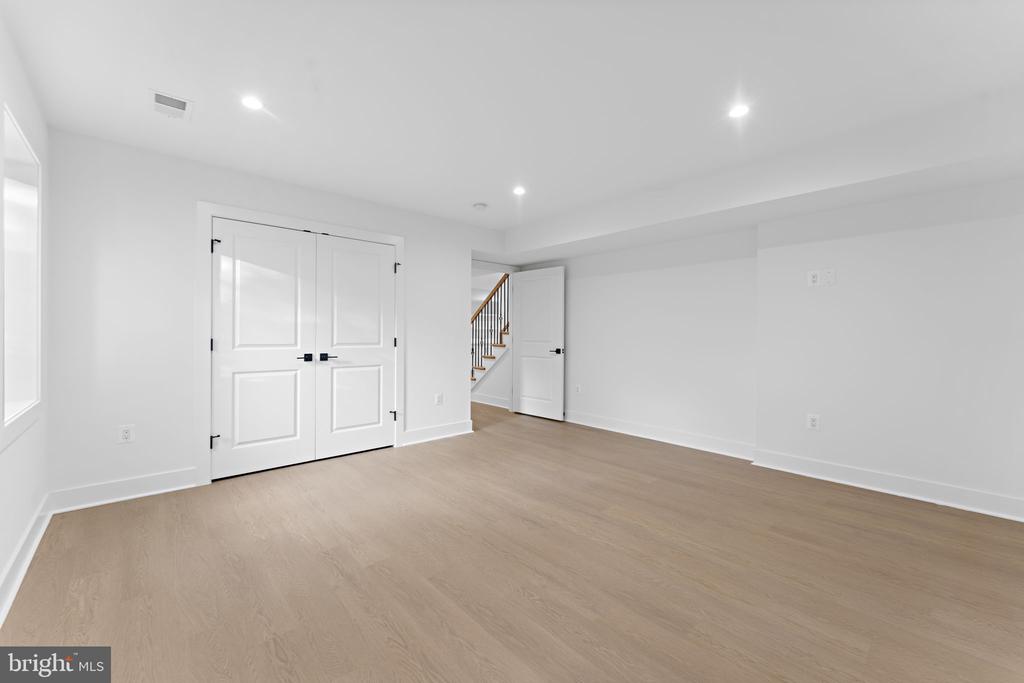 6638 HARRIETT STREET