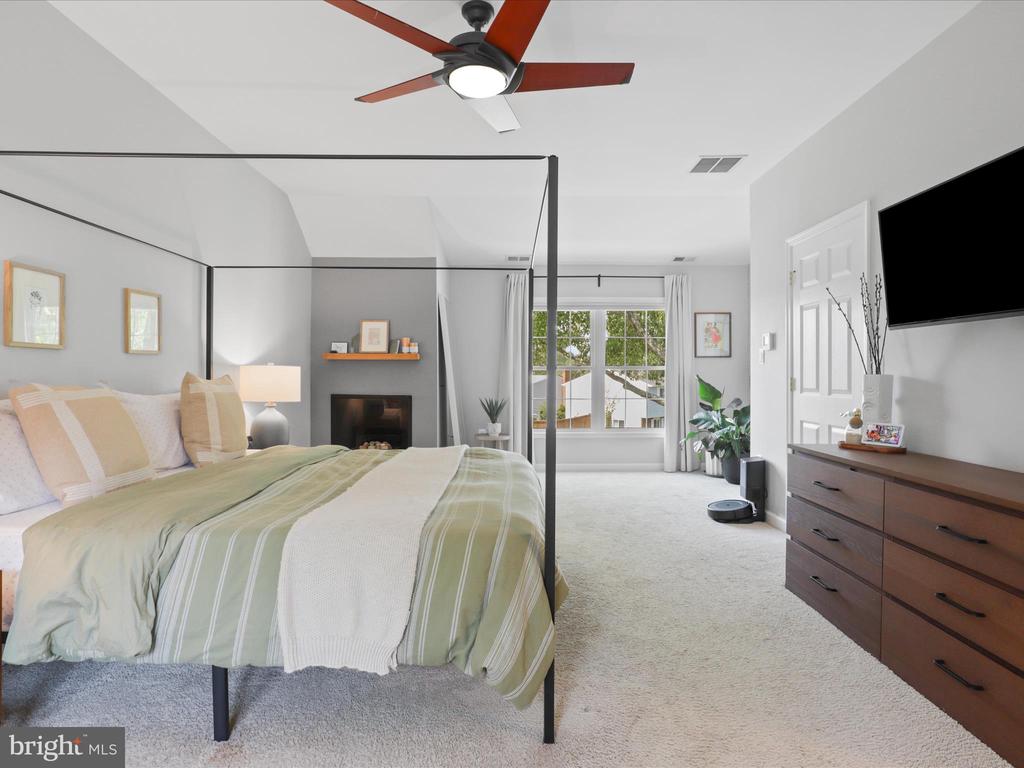 1212 SUMMERFIELD DRIVE