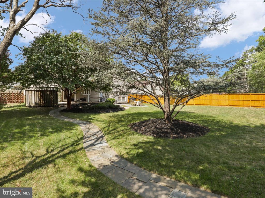 1212 SUMMERFIELD DRIVE