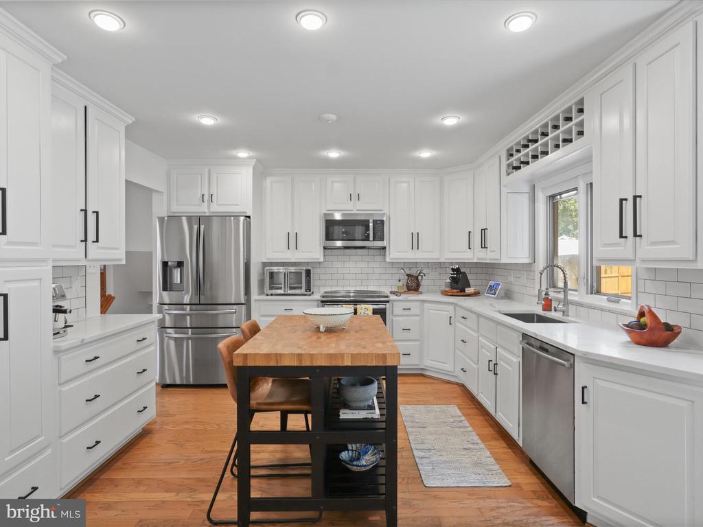 1212 SUMMERFIELD DRIVE
