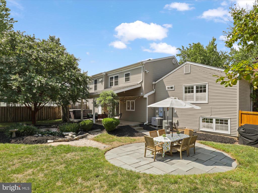 1212 SUMMERFIELD DRIVE