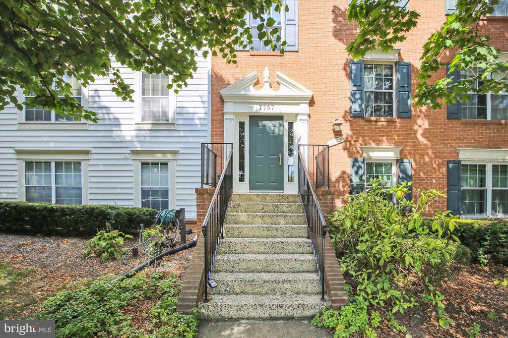 7757 INVERSHAM DRIVE 238