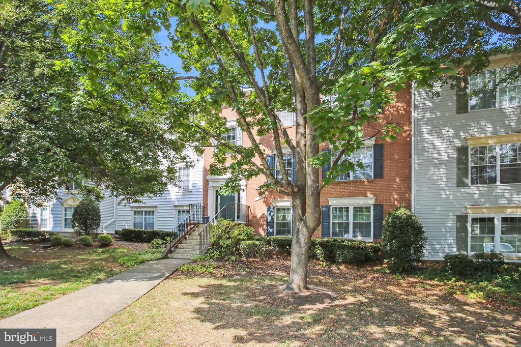 7757 INVERSHAM DRIVE 238
