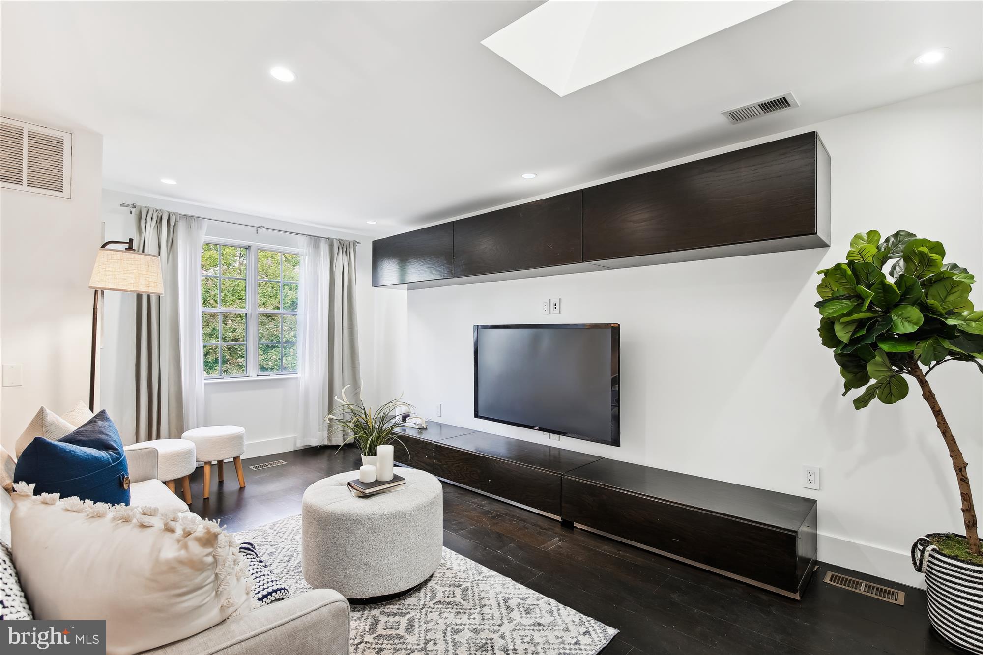 7757 INVERSHAM DRIVE 238