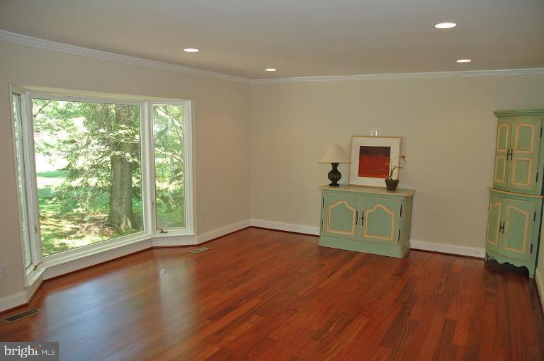 9817 BEACH MILL ROAD