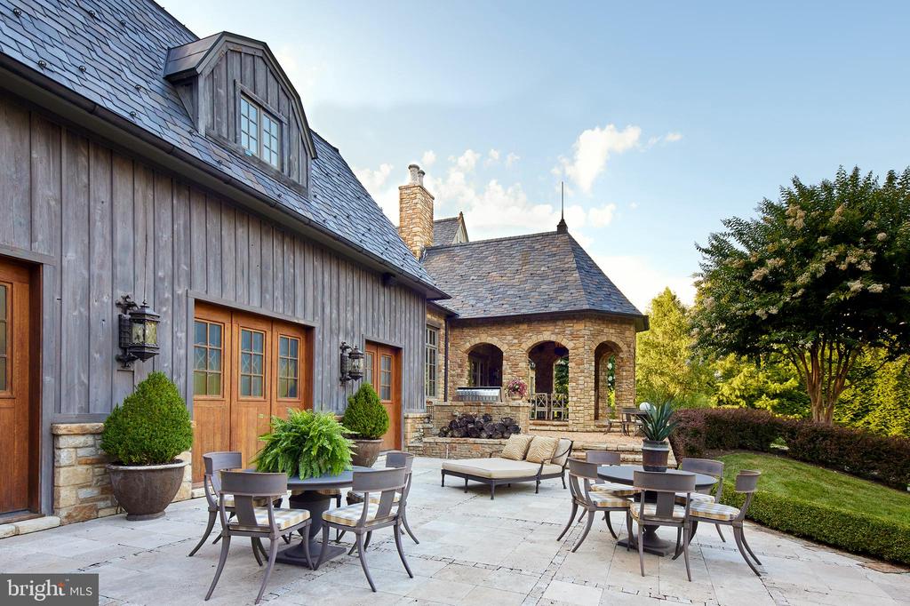 1113 LANGLEY LANE