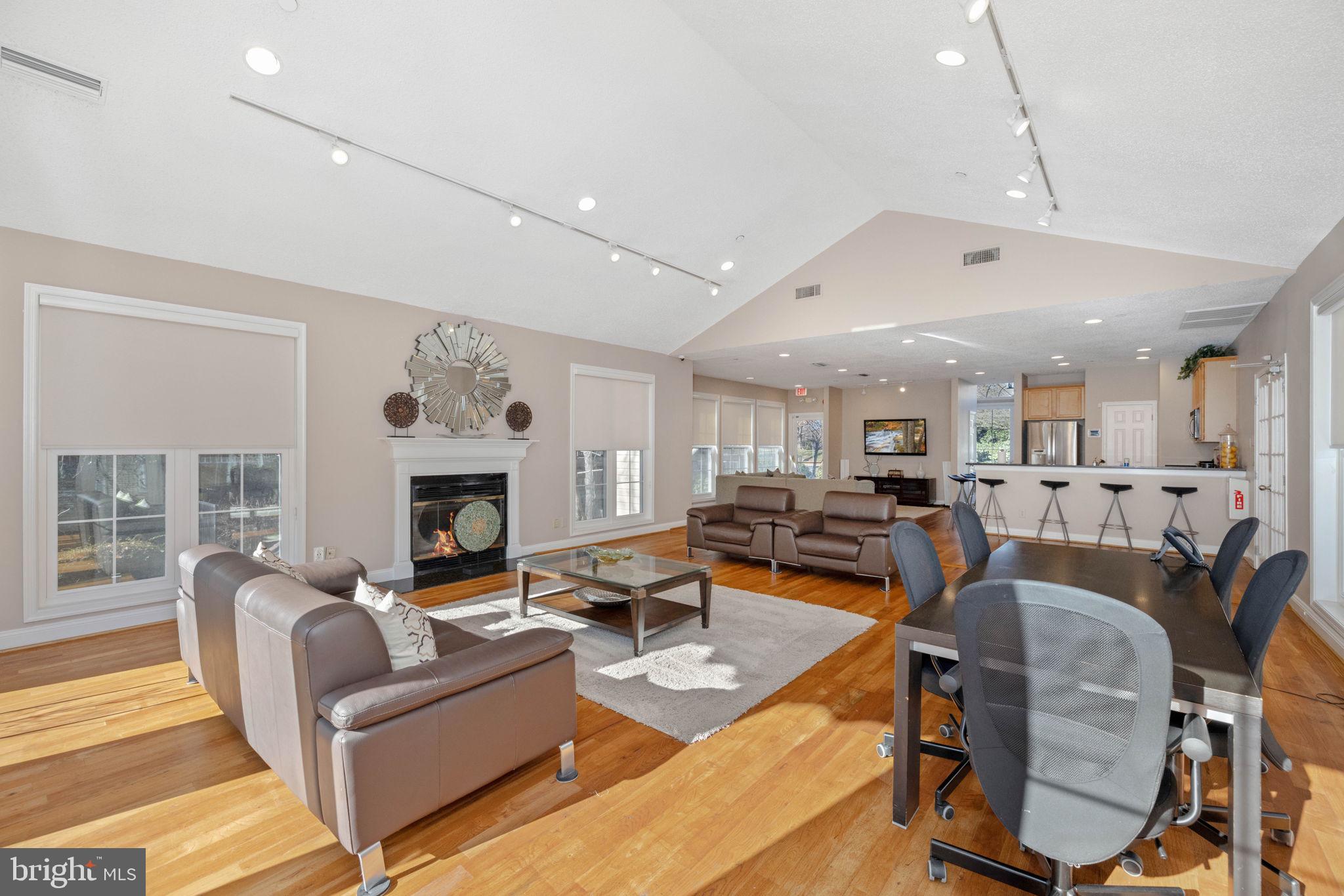 1504 LINCOLN WAY 431