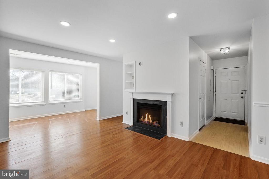 2807 LEE OAKS COURT 102