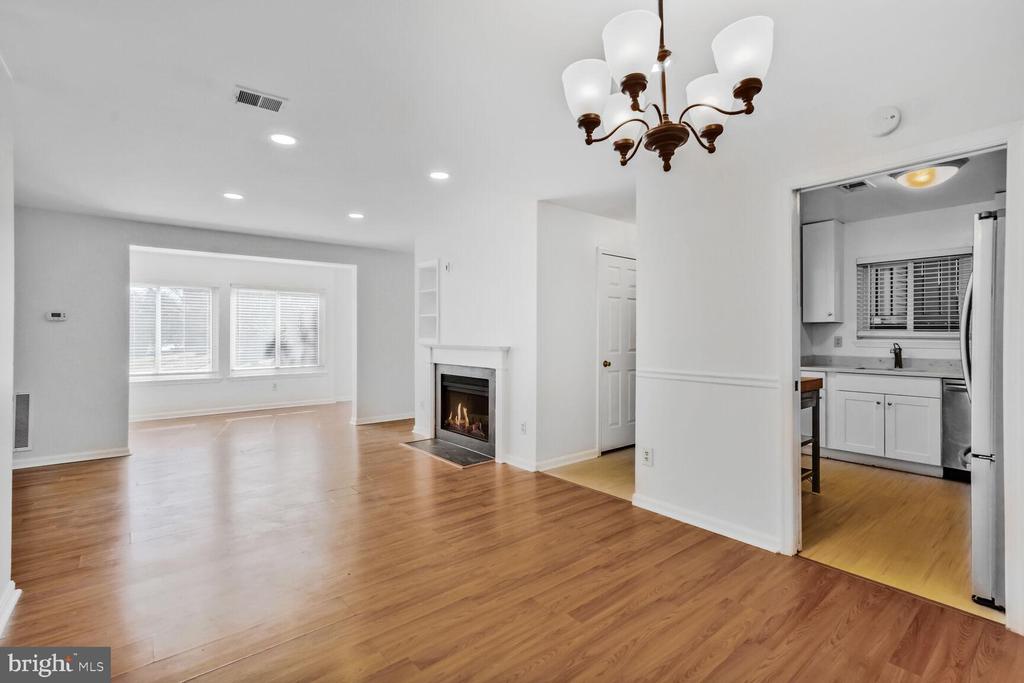 2807 LEE OAKS COURT 102