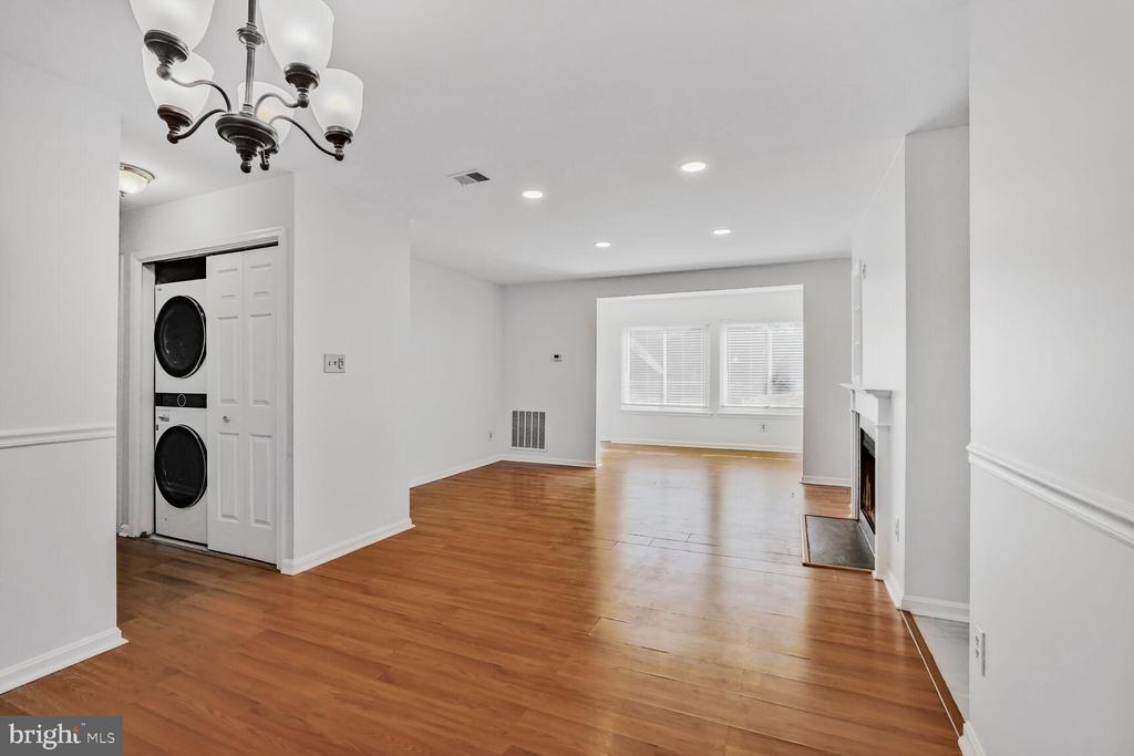 2807 LEE OAKS COURT 102