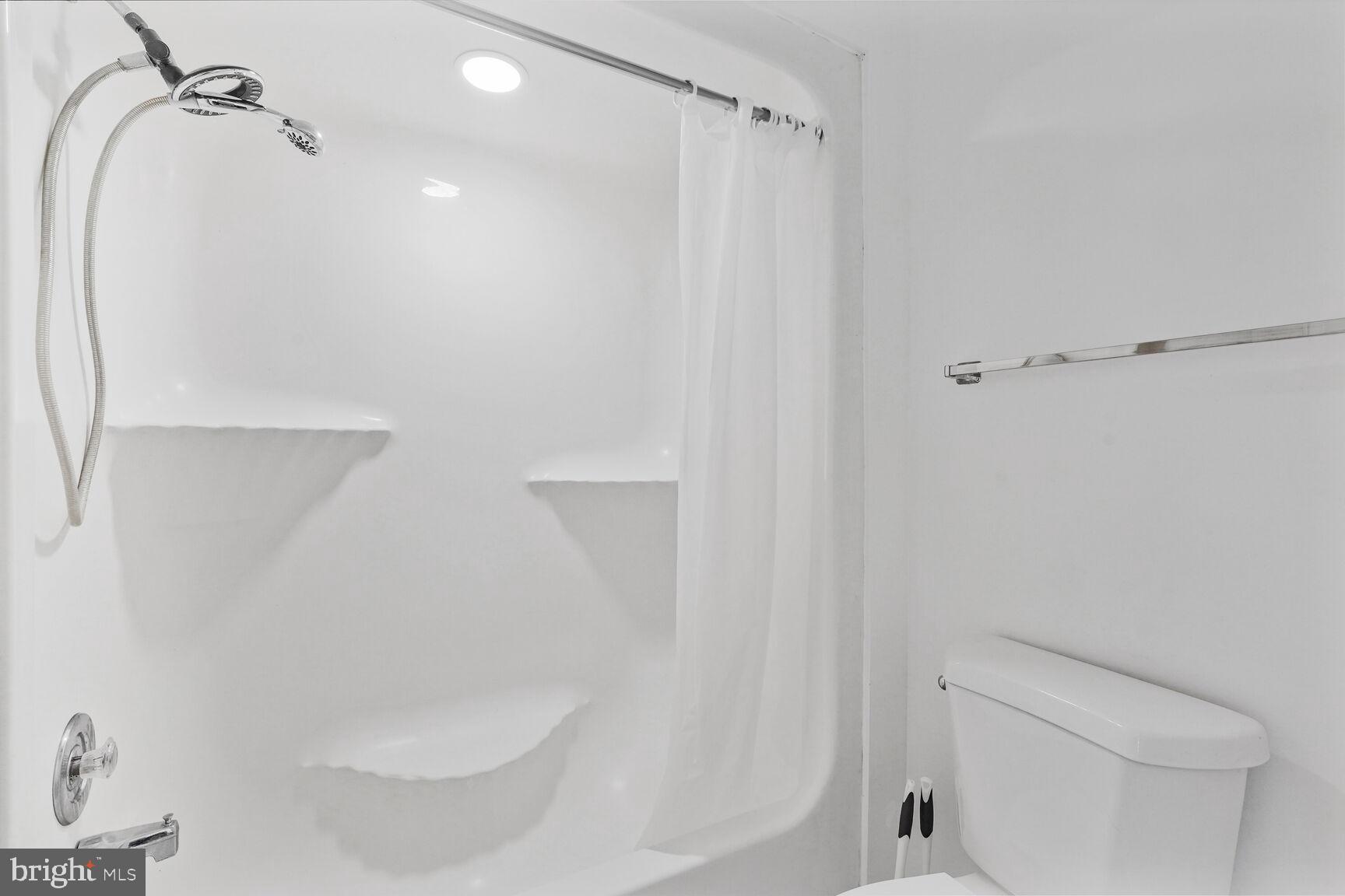 2807 LEE OAKS COURT 102