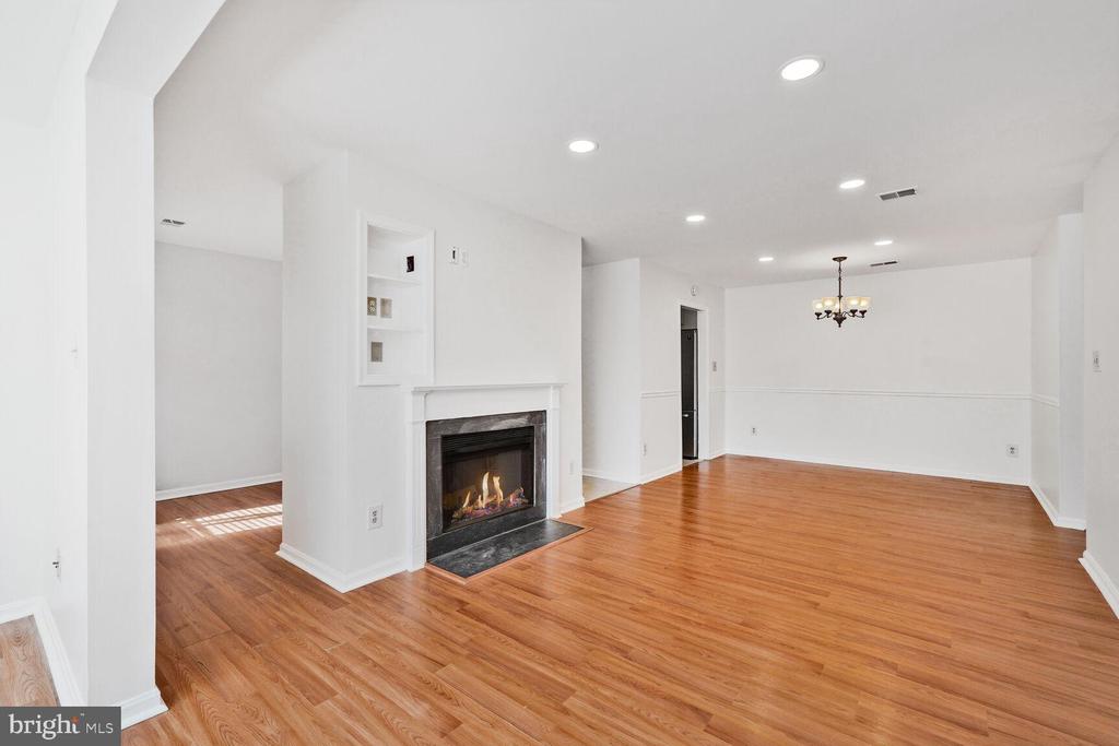 2807 LEE OAKS COURT 102