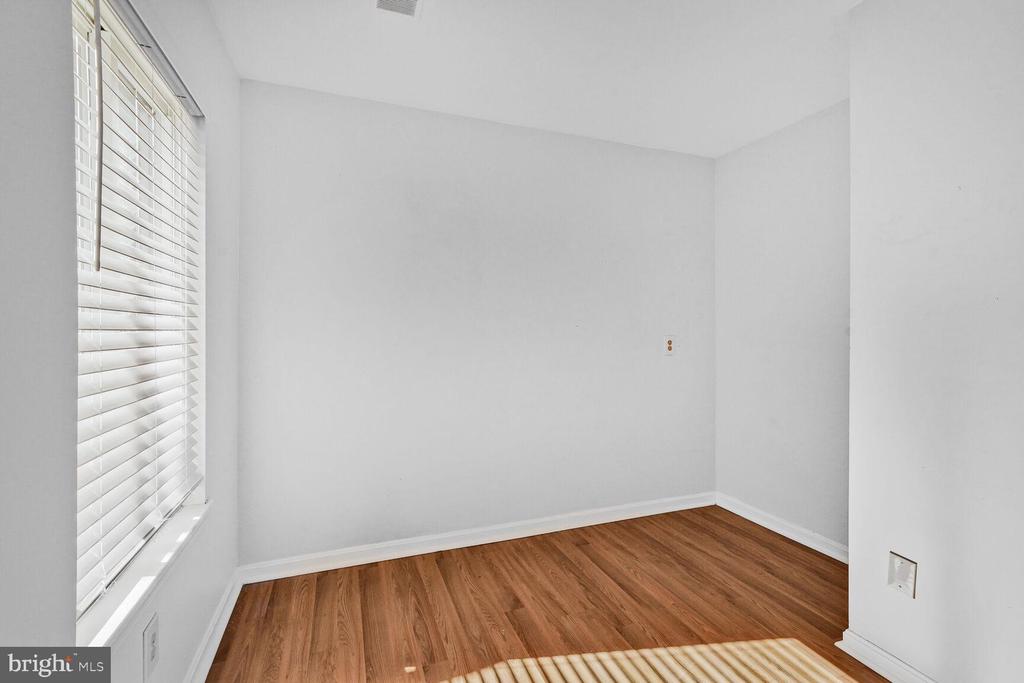2807 LEE OAKS COURT 102