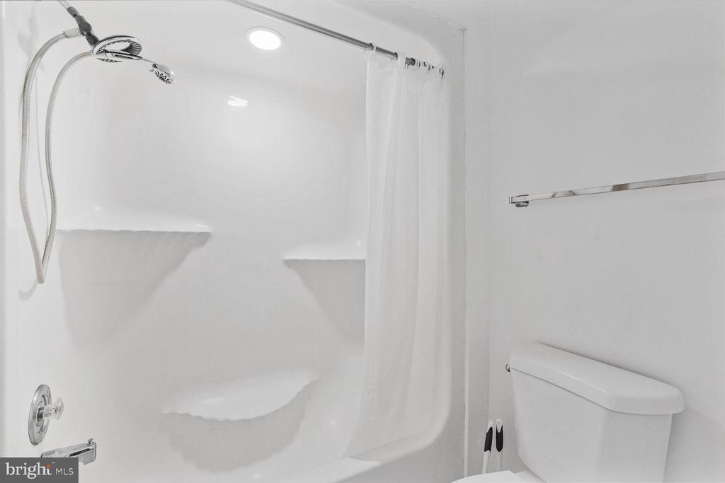2807 LEE OAKS COURT 102