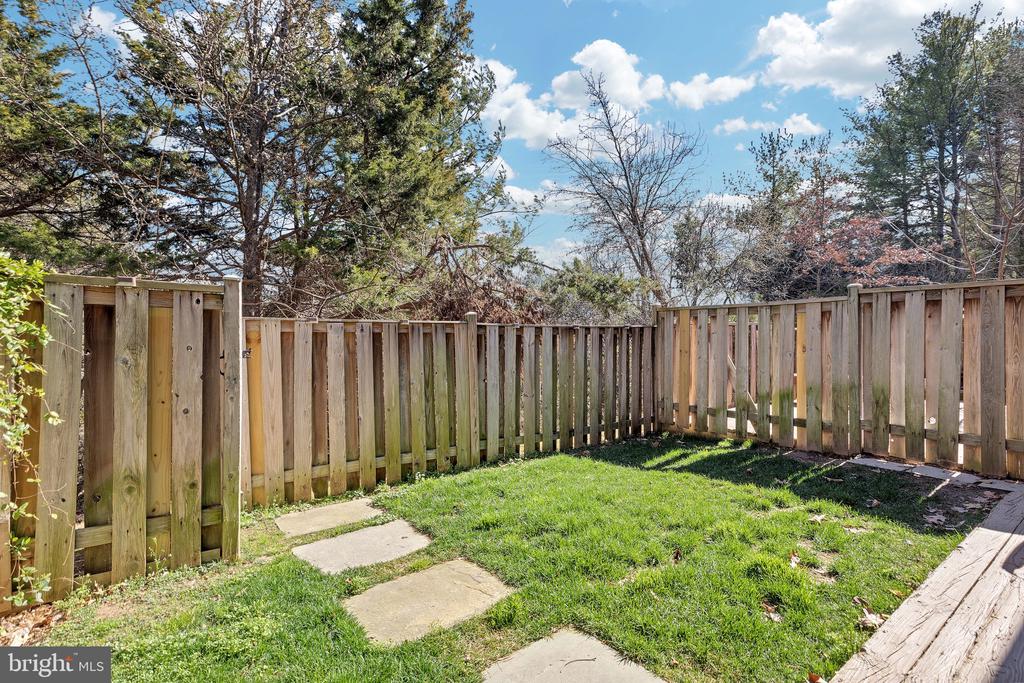 7033 SOLOMON SEAL COURT