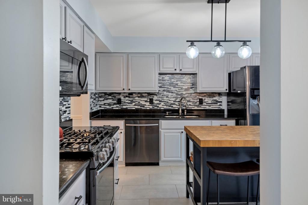 7033 SOLOMON SEAL COURT