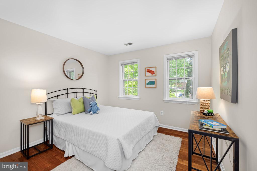 1517 SNUGHILL COURT