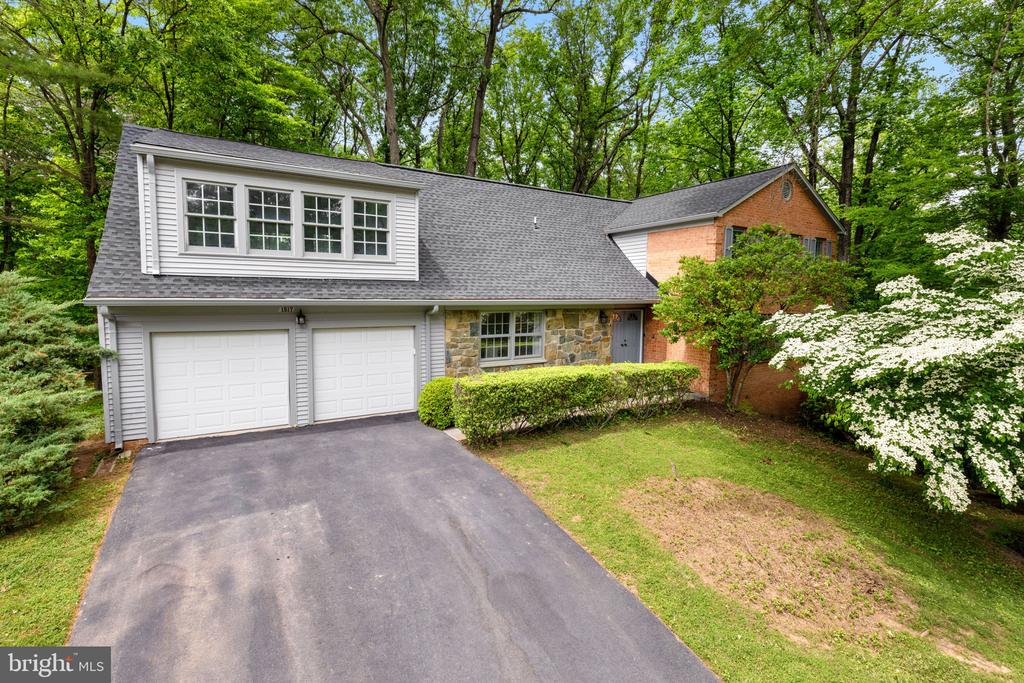 1517 SNUGHILL COURT