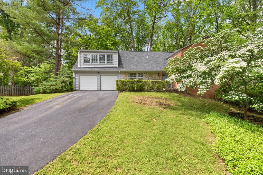 1517 SNUGHILL COURT