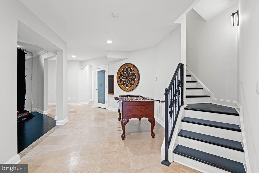 696 MILLER AVENUE