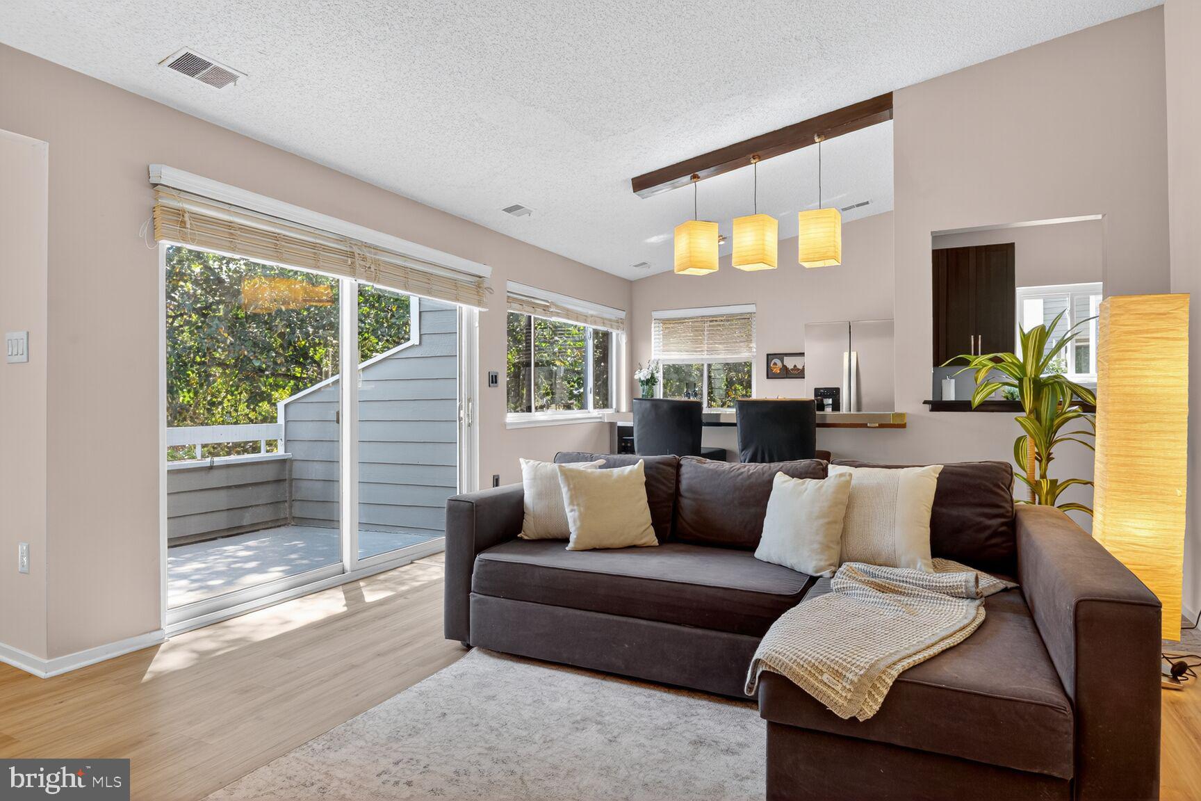 1933 VILLARIDGE DRIVE B 1933B